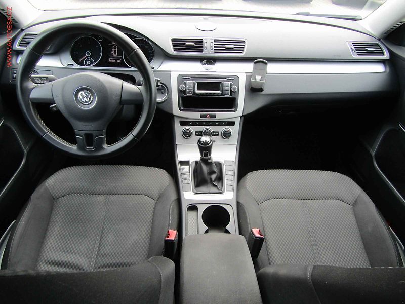 Volkswagen Passat (2014) 2.0TDi, servis.kniha - fotka 8 z 16