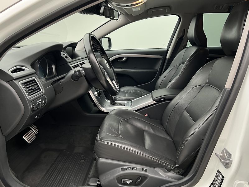Volvo XC70 D4 SUMMUM AUT  - fotka 4 z 40