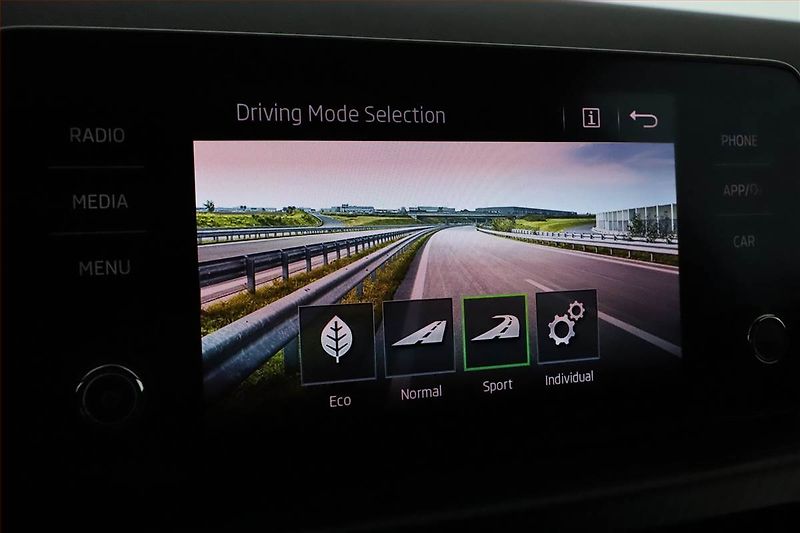 Škoda Scala (2022) Monte Carlo 1.0 TSI - fotka 12 z 15
