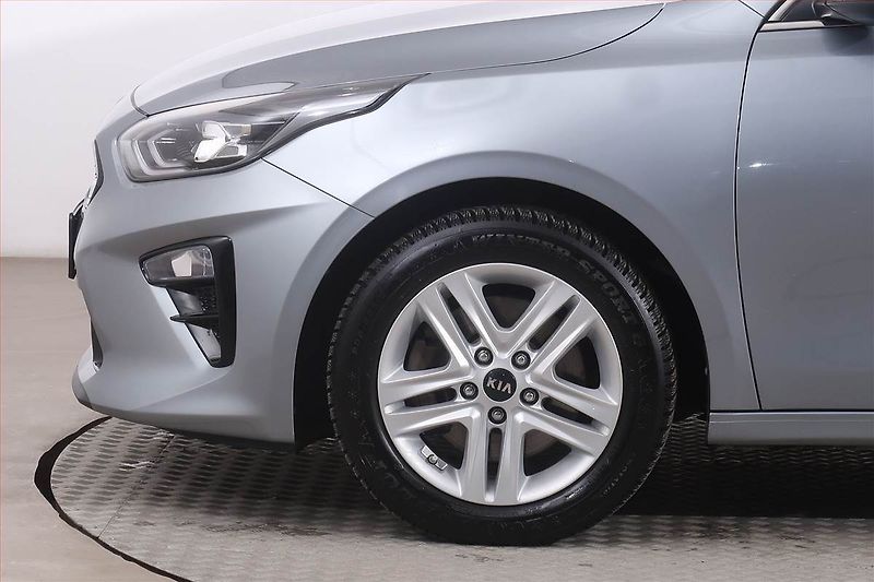 Kia Ceed (2020) Gold 1.4 T-GDI, Serv.kniha - fotka 15 z 21