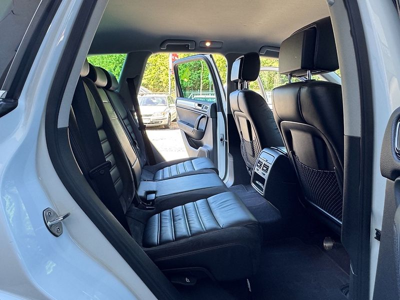Volkswagen Touareg (2012) 3.0 TDi R-LINE 4motion - fotka 12 z 49