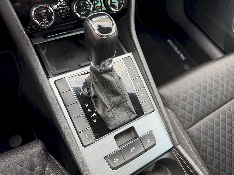 Škoda Superb (2022) 2.0TDI 110kW DSG Comfort Plus - fotka 27 z 35