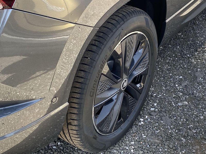 Škoda Karoq (2026) 2.0 TDI 4x4 DSG Sportline - fotka 35 z 39
