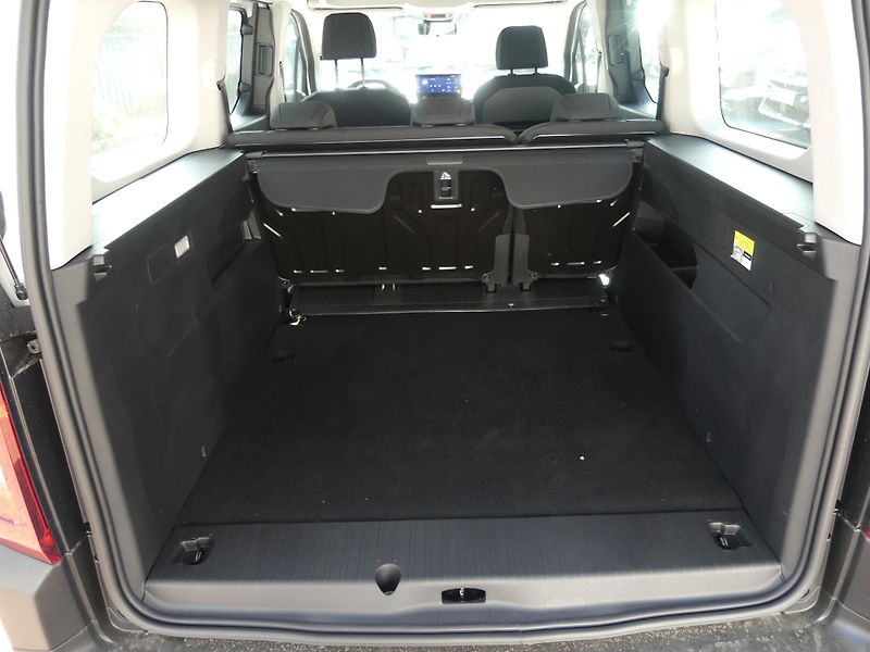 Citroën Berlingo (2026) XL PLUS PROFI Petrol 110k MAN - fotka 10 z 20