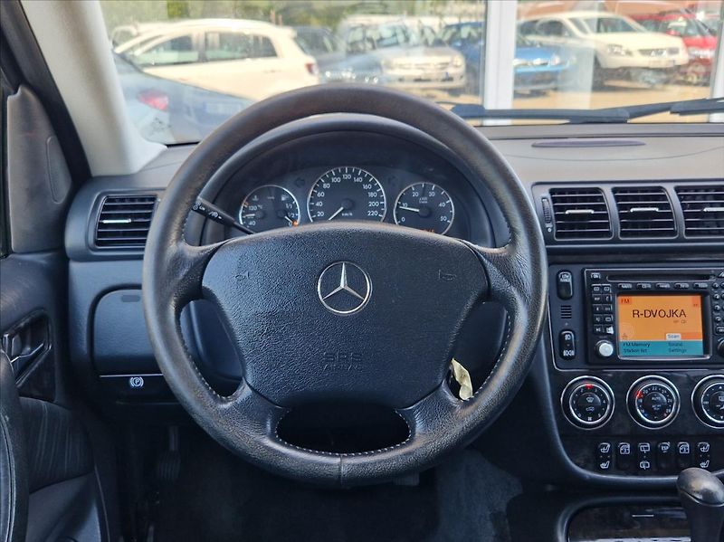 Mercedes-Benz Třídy M 2,7 CDI 120kW AUTO  ML 270 CDI - fotka 20 z 33