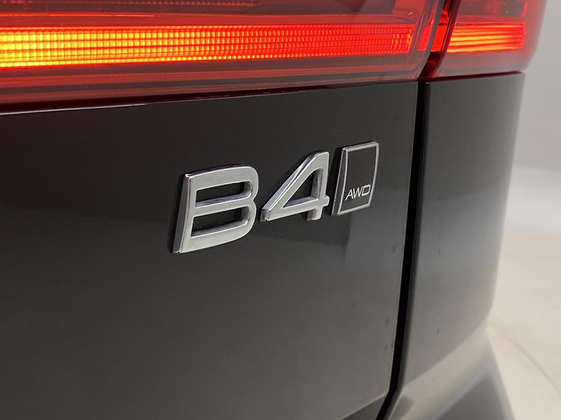 Volvo XC60 B4 AWD DARK PLUS AUT  - fotka 36 z 56