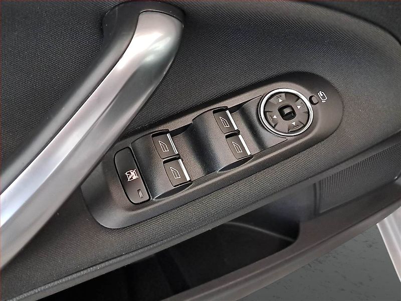 Ford Mondeo (2013) 2.0 TDCi, Navi, Tempomat - fotka 15 z 16