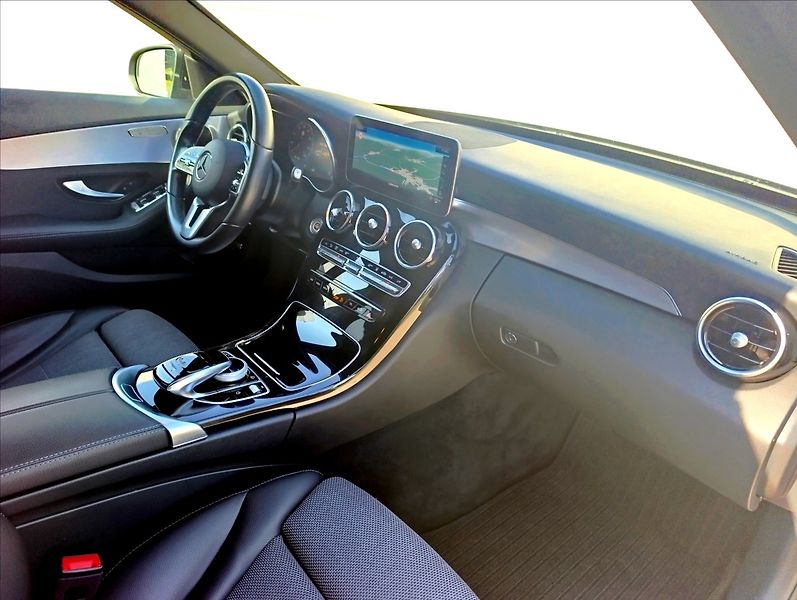 Mercedes-Benz Třídy C 2,0 EQ POWER KAMERA NAVI - fotka 35 z 38