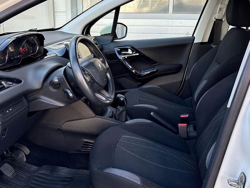 Peugeot 208 (2013) 1.6 e-HDI  - fotka 6 z 14