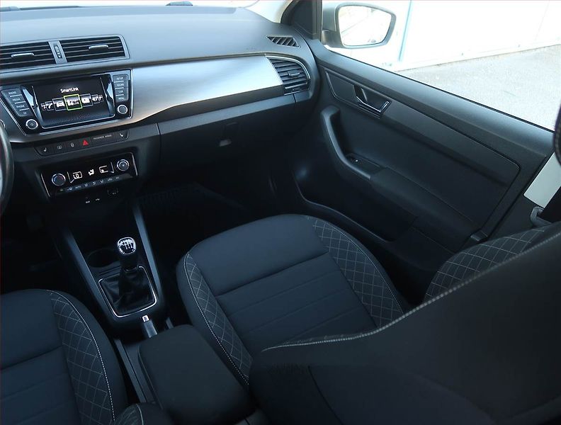 Škoda Fabia (2017) 1.0 TSI, Tempomat - fotka 8 z 18
