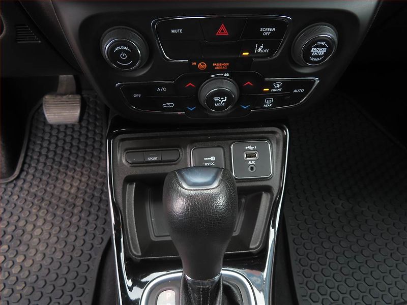 Jeep Compass (2021) 1.3 T-GDI, Automat, Serv.kniha - fotka 16 z 21