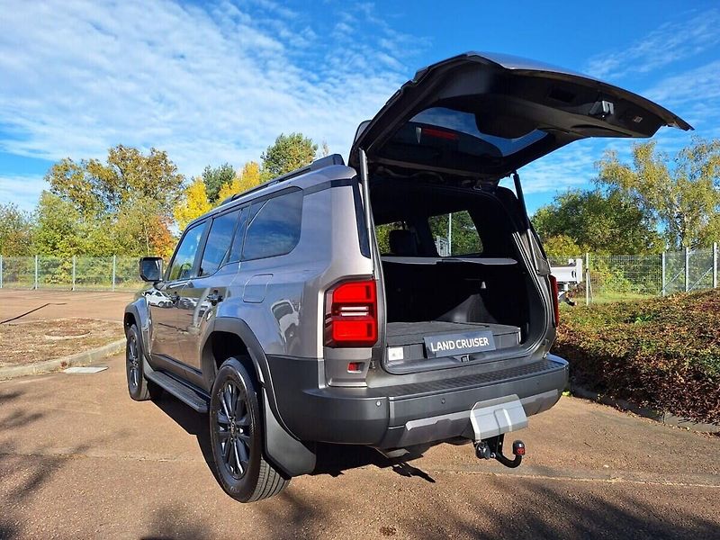 Toyota Land Cruiser MY 2027 EXECUTIVE Skyview 2.8D - fotka 5 z 13