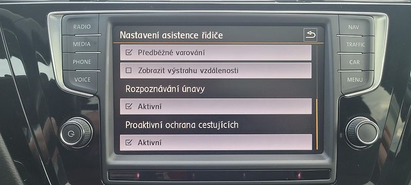 Volkswagen Touran (2016) 1,4TSi 110kW benzín DSG FuLLeD - fotka 31 z 44
