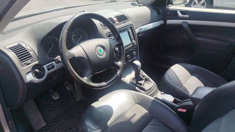 Škoda Octavia (2008) 2.0 FSI - fotka 5 z 27