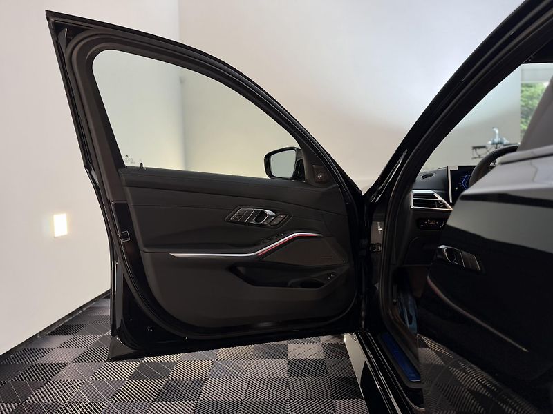 BMW M3 Competition xDrive NEW BLACK  - fotka 15 z 50