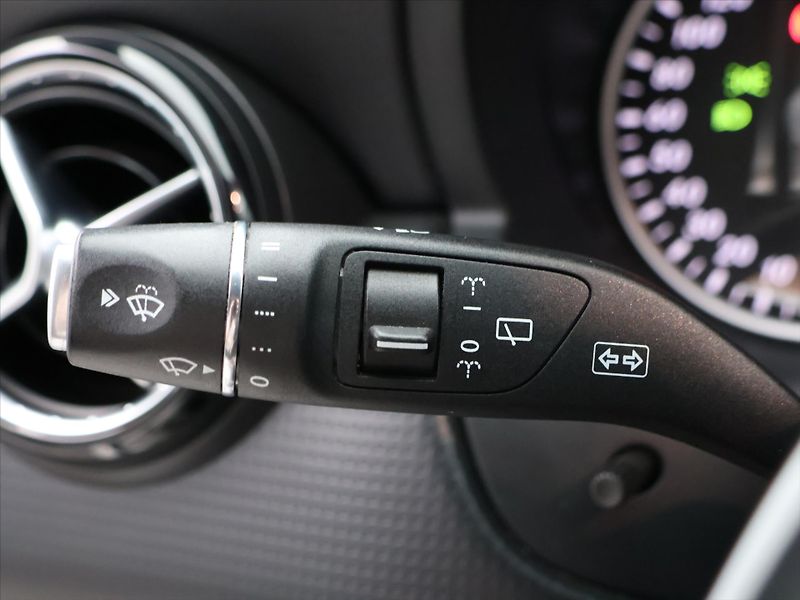 Mercedes-Benz Třídy A 1,6 200 115kW Sport - fotka 18 z 33