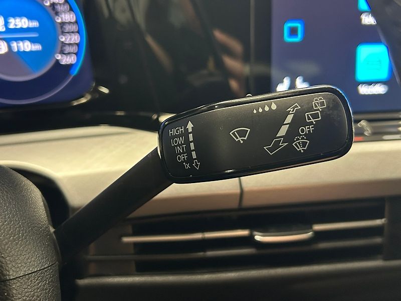 Volkswagen Golf (2023) 1.5 TGI Comfort AUT 2023 | Zár - fotka 44 z 58