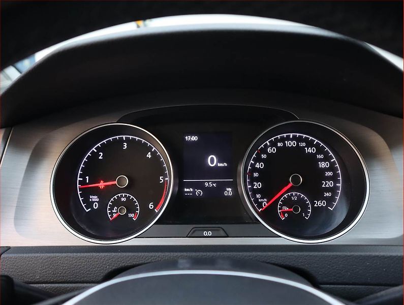 Volkswagen Golf (2016) 1.6 TDI, 4X4, Serv.kniha - fotka 11 z 18