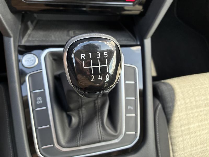 Volkswagen Passat 2,0 App Connect,Manuál,Kamera - fotka 14 z 30