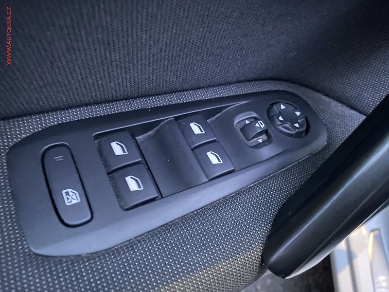 Peugeot 308 (2019) 1.5 HDi, navi, panorama - fotka 11 z 18