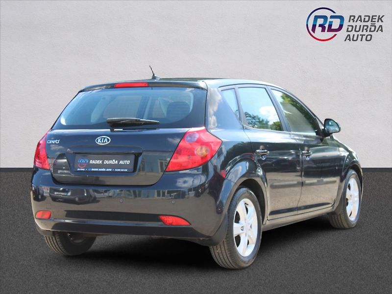 Kia Ceed 1,6 CRDi  NOVÉ V ČR,1.MAJITEL - fotka 5 z 21