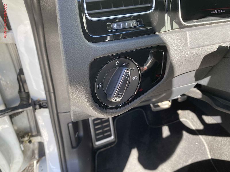 Volkswagen Golf (2019) 2.0 TSi, GTi, DSG, 180kW, - fotka 15 z 19