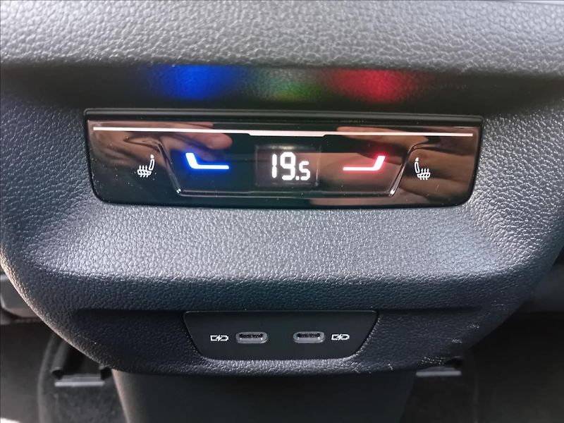 Volkswagen Tiguan 2,0 TDi 142kW 7DSG 4Motion R-L - fotka 19 z 39