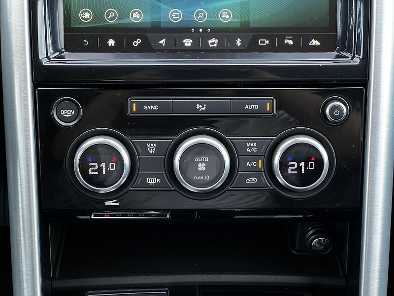 Land Rover Discovery 2.0SD4 177kW LUXURY 7-Míst TZ - fotka 15 z 27