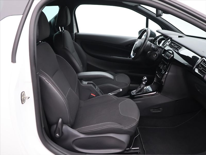 Citroën DS3 1,6 VTi 88 kW Aut. klima - fotka 12 z 31