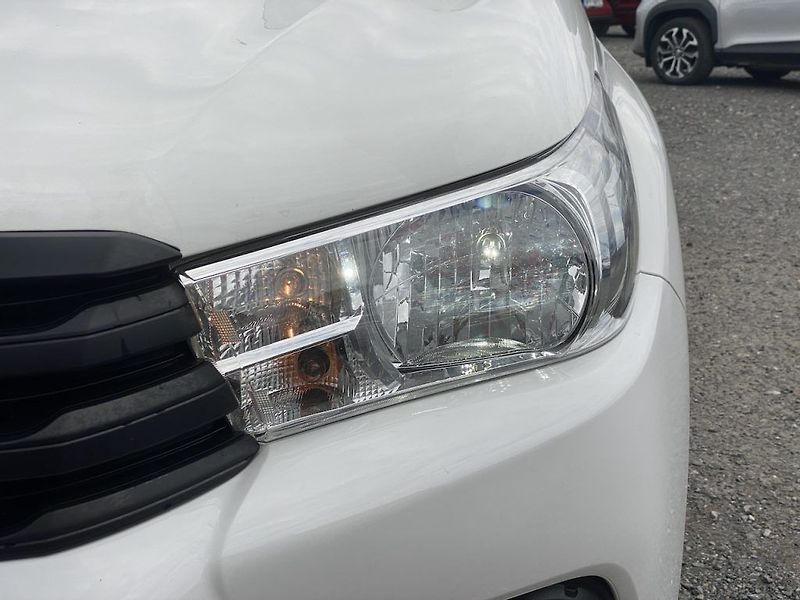 Toyota Hilux 2.4D, ČR, Live, tažné - fotka 8 z 17