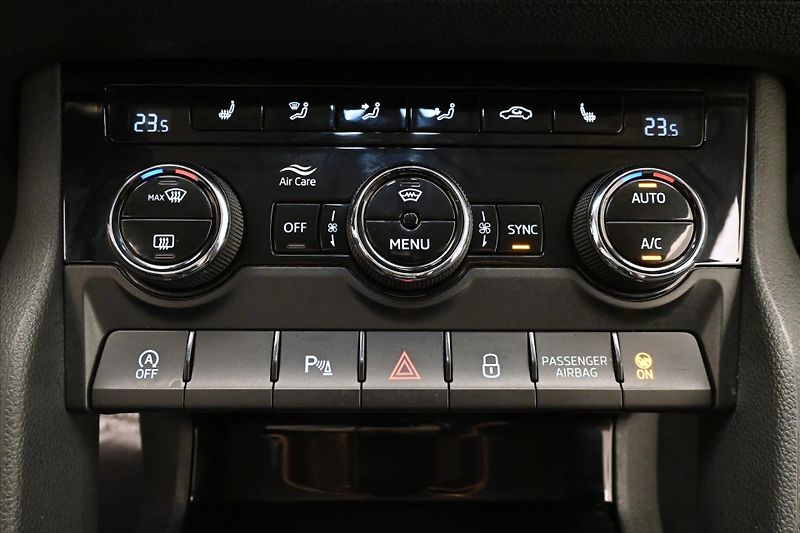 Škoda Karoq 2,0 TDI 110 kW DSG 4x4 TAŽNÉ Z - fotka 21 z 31