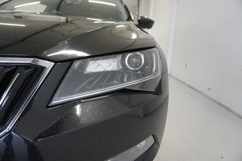 Škoda Superb 2,0 TDI 110kW - fotka 10 z 32