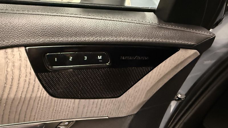 Volvo XC90 (2022) B5 ,ČR, REZERVOVÁNO - fotka 41 z 72