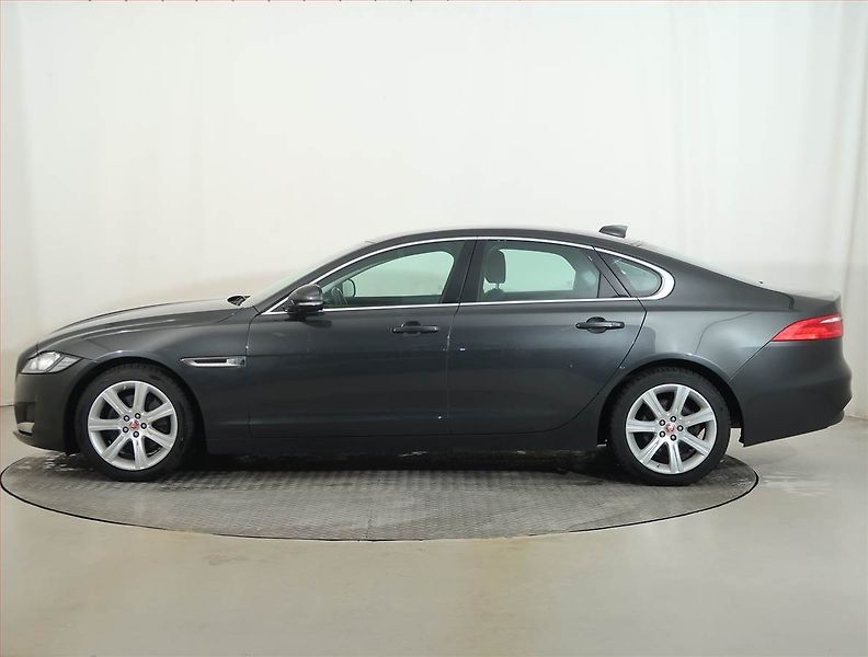 Jaguar XF (2017) E-Performance, Automat, Kůže - fotka 3 z 18