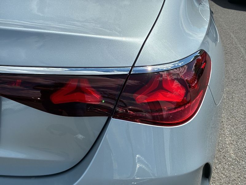 Mercedes-Benz Třídy E E 220 d 4MATIC AMG - fotka 13 z 28