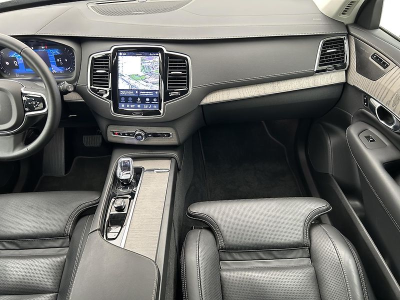 Volvo XC90 2.0  B5 4x4 Plus - fotka 16 z 29