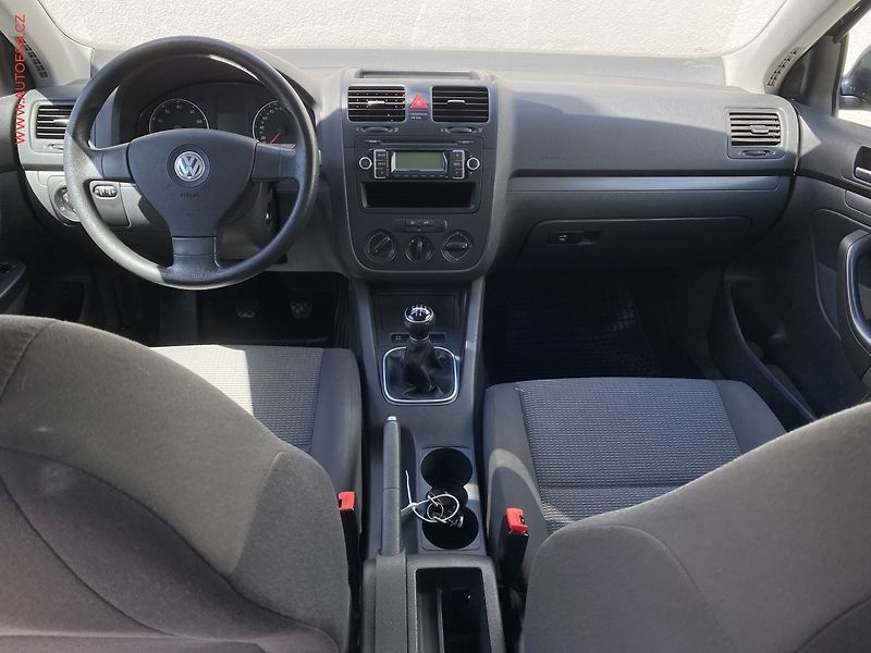 Volkswagen Golf (2009) 1.6i, Trendline - fotka 8 z 14