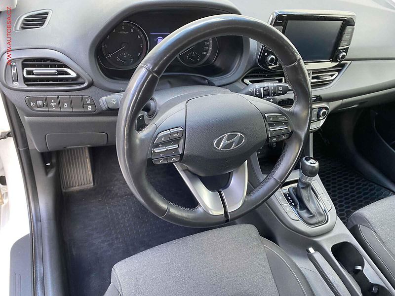 Hyundai i30 (2022) 1.5 T-GDi, 2.maj,ČR, Smart - fotka 13 z 21