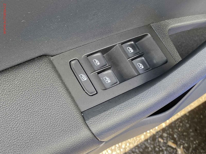 Škoda Octavia (2019) 1.6 TDi, Style, TZ, park - fotka 11 z 18