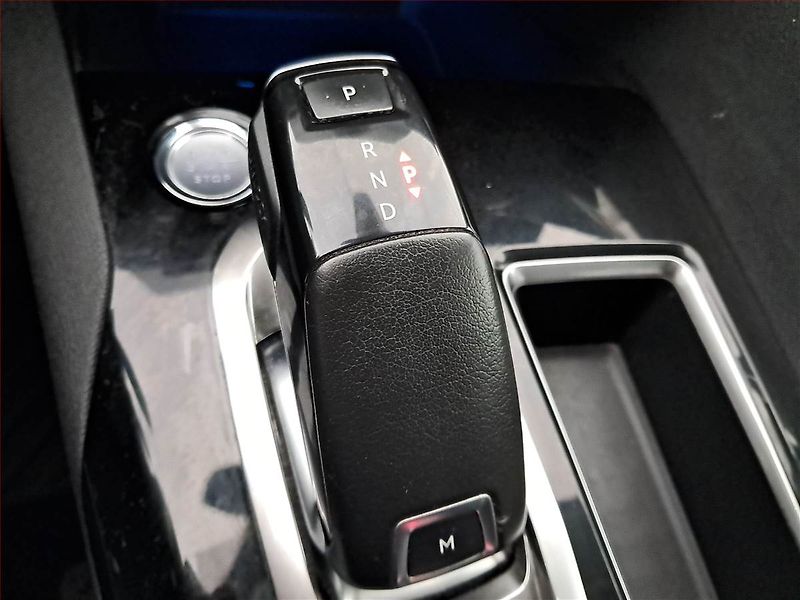 Peugeot 5008 (2019) 1.5 BlueHDi, Automat, 7 míst - fotka 13 z 20