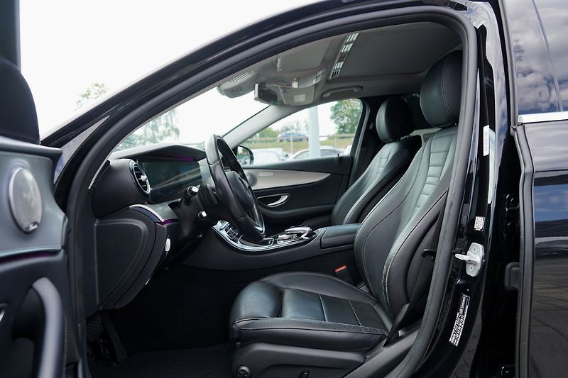 Mercedes-Benz Třídy E E 220d AMG/LED/AT9/kůže - fotka 21 z 46