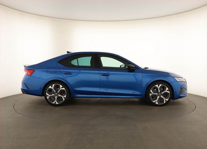 Škoda Octavia (2025) RS 2.0 TSI, RS 2.0TSI, KEYLESS - fotka 6 z 21