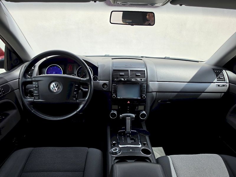 Volkswagen Touareg (2007) 2,5TDI 128KW 4X4 AUTOMAT - fotka 5 z 26