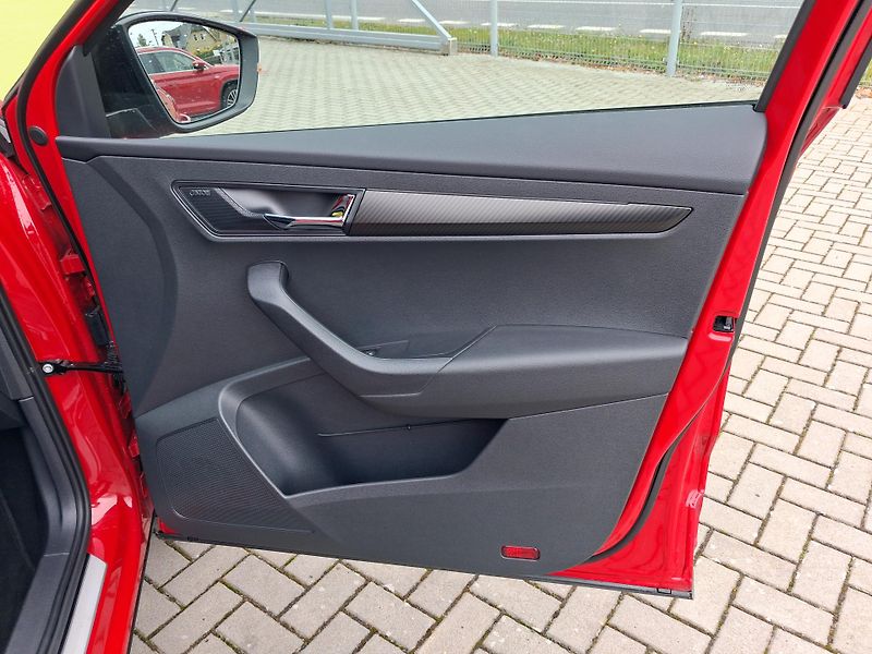 Škoda Karoq (2020) 2,0TDi DSG 4x4 SPORTLINE NAVI - fotka 26 z 48