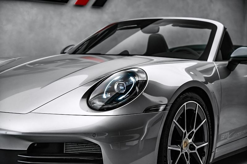 Porsche 911 Carrera T Cabrio Sport Chrono - fotka 13 z 28
