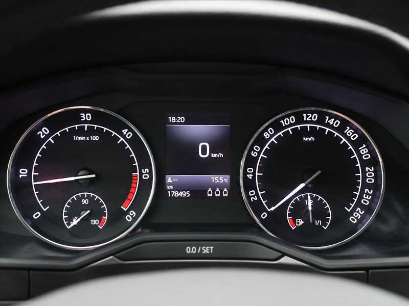 Škoda Superb 1.6 TDI Style+ Navi Tažné - fotka 14 z 28