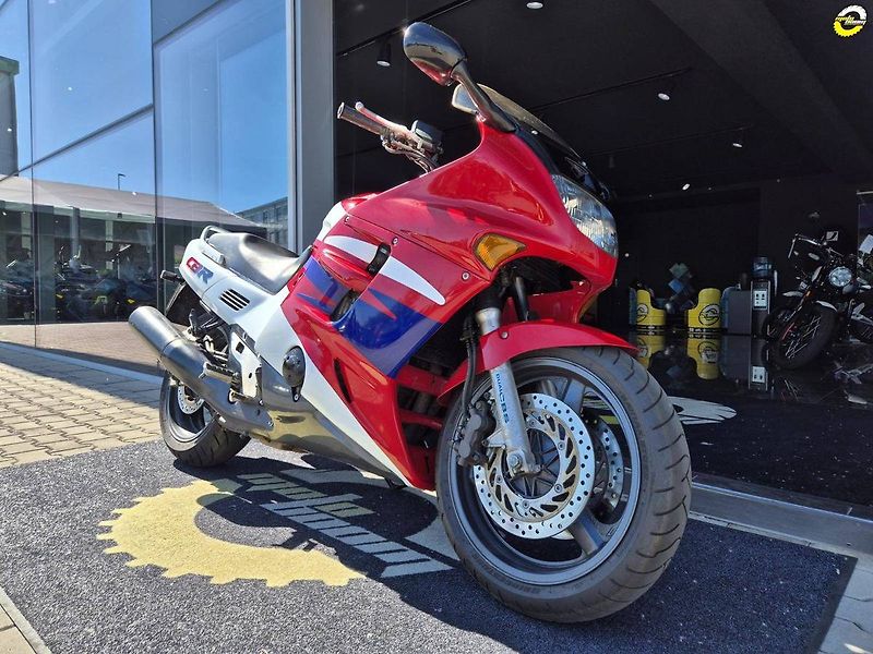 Honda CBR 1000 F (1996) - fotka 2 z 18