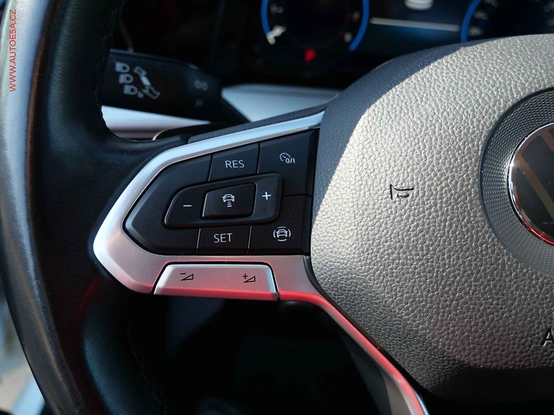 Volkswagen Golf (2021) 1.0 TSi, ČR, DSG, LED, park. - fotka 12 z 26