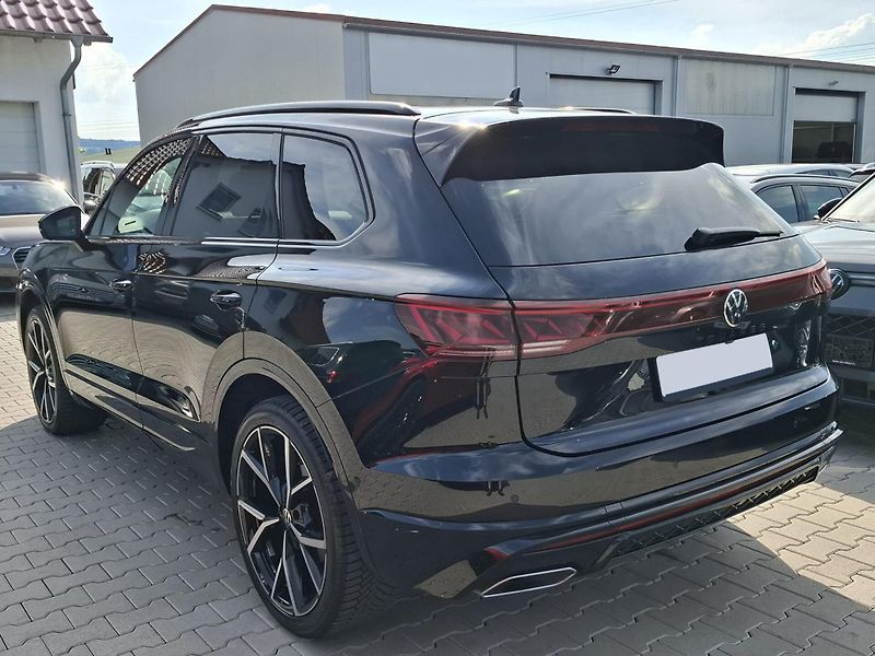Volkswagen Touareg TDI 210kW R-Line Pano NezT HuD - fotka 5 z 22