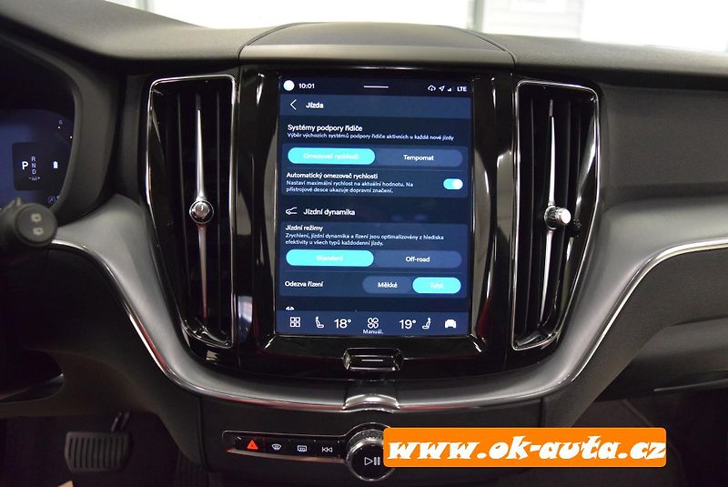 Volvo XC60 2.0 B4 AWD MOMENTUM 2022 - fotka 48 z 54